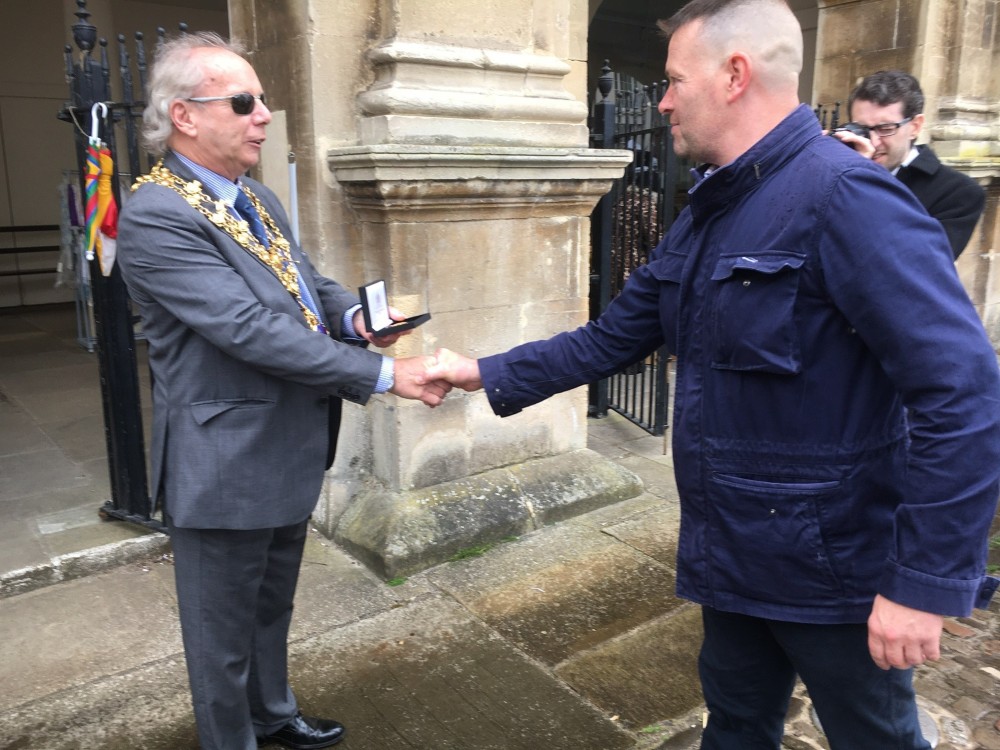 Cllr Christopher presenting the Past Mayor badge to Cllr Feakins