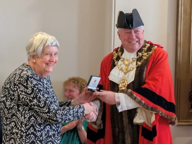 Photo of presentation of Past Mayor's Badge